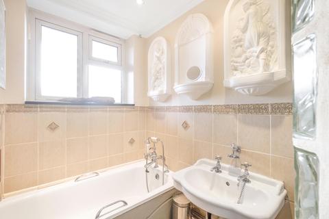 Flat 19, Babington House Redcross Way, London, SE1 1EZ