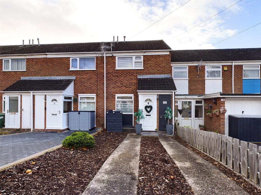 Darell Close, Quedgeley, Gloucester, GL2 2 bed terraced house £180,000