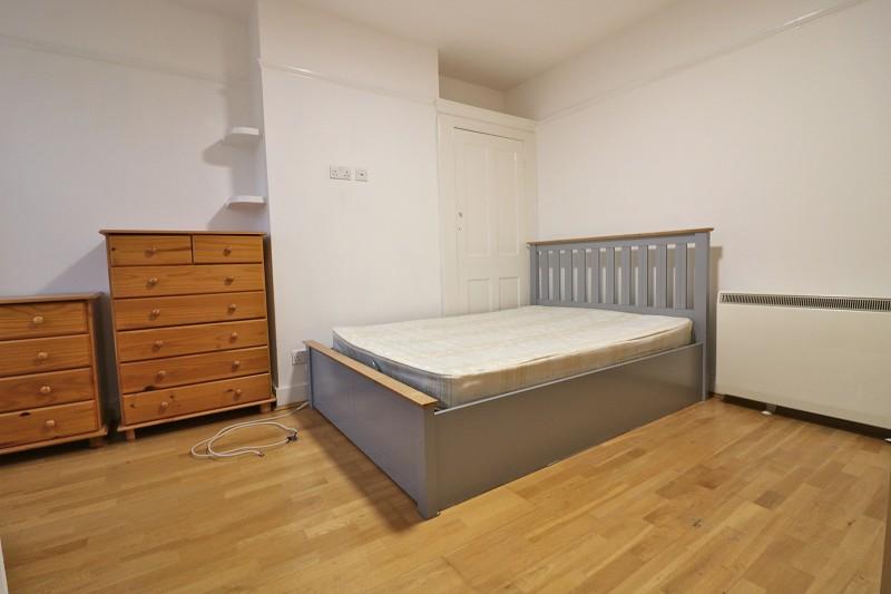 Devonshire Road, Ealing, London. W5 4TP Studio £850 pcm (£196 pw)