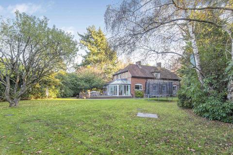 5 bedroom country house for sale - Fulmer Common Road, Iver