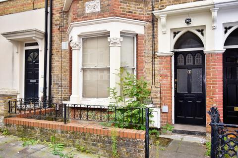 Studio to rent, 1 Cavendish Road, Highams Park, London. E4 9NQ