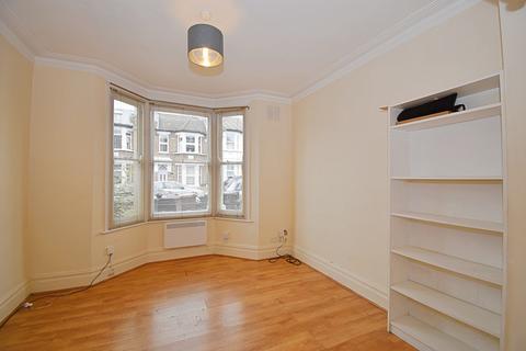 Studio to rent, 1 Cavendish Road, Highams Park, London. E4 9NQ