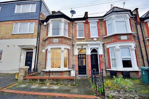 Studio to rent, 1 Cavendish Road, Highams Park, London. E4 9NQ