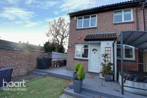 24 Stephens Close, Romford, RM3 7RS