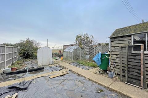 7 Carlton Cross, Carlton Colville, Lowestoft, NR33 8JN