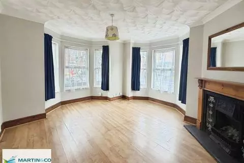 4 bedroom semi-detached house to rent, Reading