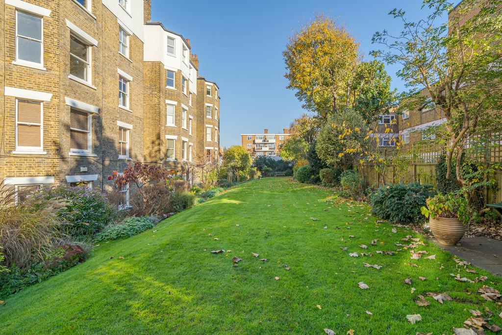 Drive Mansions, Fulham Road 2 bed apartment £475,000