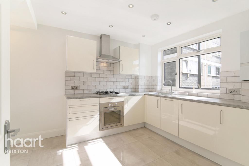 Brixton Hill, London, SW2 3 bed apartment £400,000