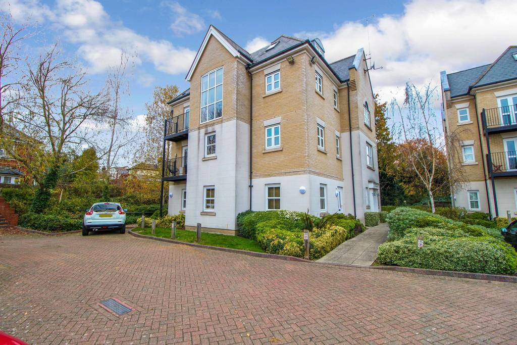Mile End Road, Colchester, CO4 5FQ 3 bed flat £250,000