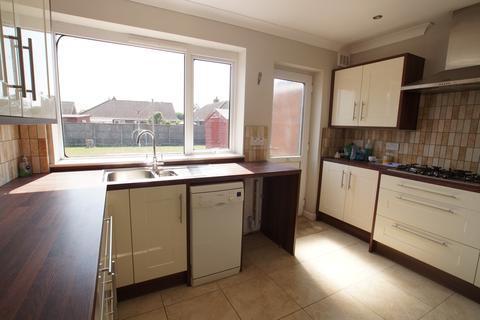 2 bedroom detached bungalow for sale - Manor Road, Saxilby