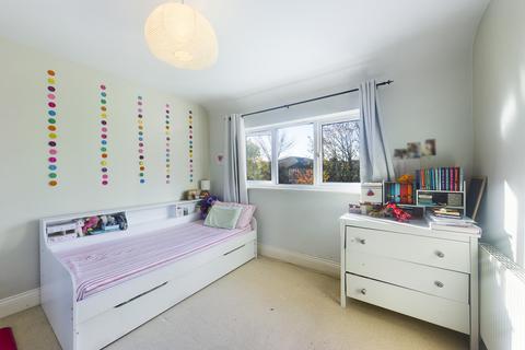 94 Pine Gardens, Ruislip, HA4 9TH