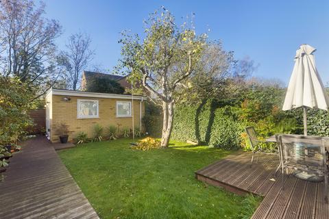 94 Pine Gardens, Ruislip, HA4 9TH