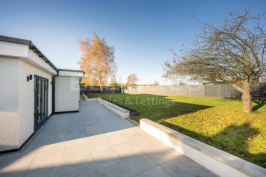 Hartland Close, Edgware, Middx, HA8 4 bed bungalow £1,200,000