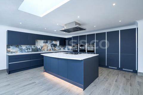 4 Hartland Close, Edgware, HA8 8RL