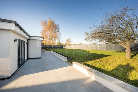 4 Hartland Close, Edgware, HA8 8RL
