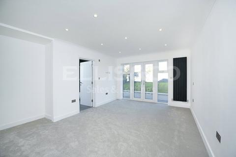 4 Hartland Close, Edgware, HA8 8RL