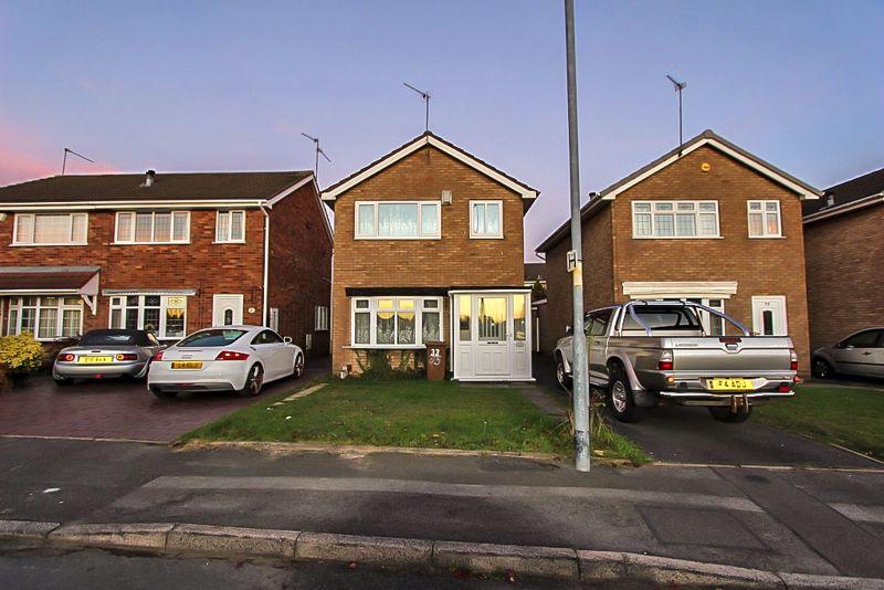 Dursley Close, Willenhall 3 bed detached house £175,000