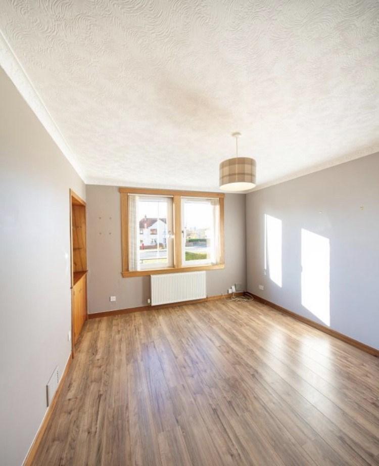 Macindoe Crescent, Kirkcaldy, Fife, KY1 2 bed flat £84,995