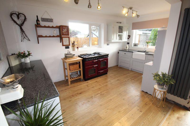 Windsor Drive, Wrexham 3 bed semidetached house £239,950