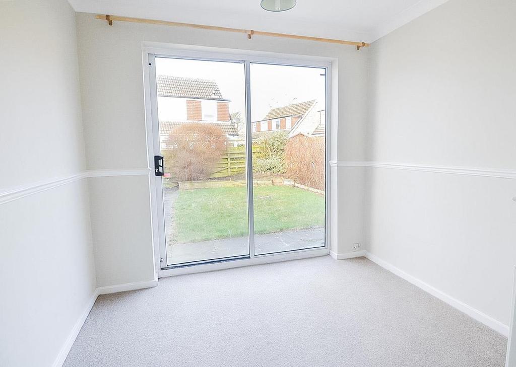 19 Windsor Drive, Wigginton 2 bed semidetached bungalow £825 pcm (£190 pw)