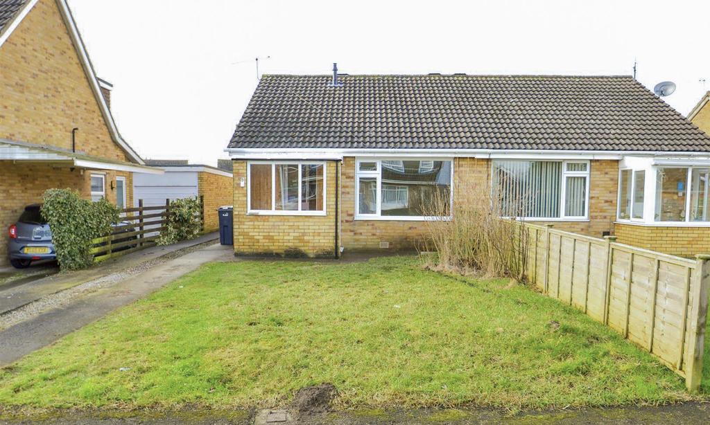 19 Windsor Drive, Wigginton 2 bed semidetached bungalow £825 pcm (£190 pw)