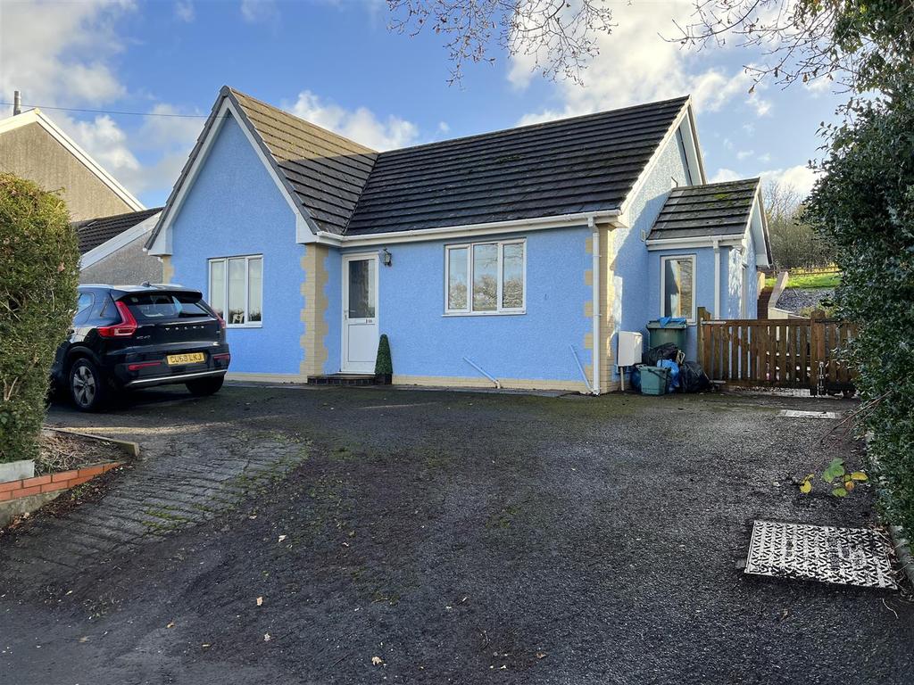 Ammanford Road, Tycroes, Ammanford 3 bed detached bungalow £299,000
