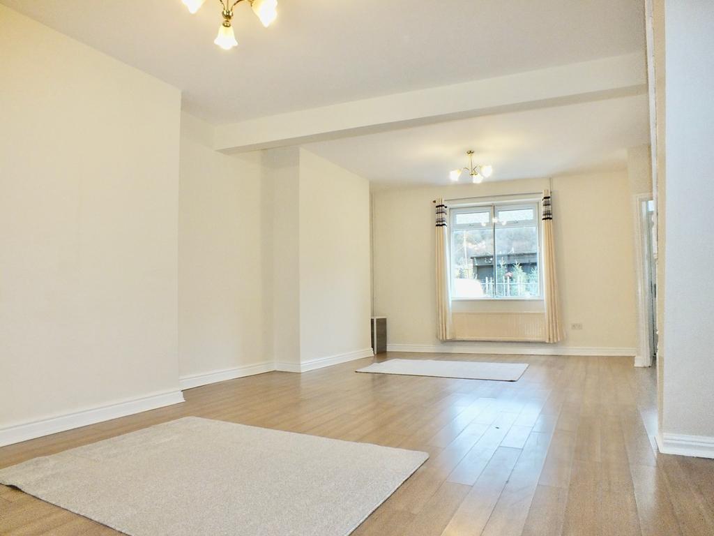 Aberbeeg Road, Abertillery, NP13 2EQ 3 bed terraced house £85,000
