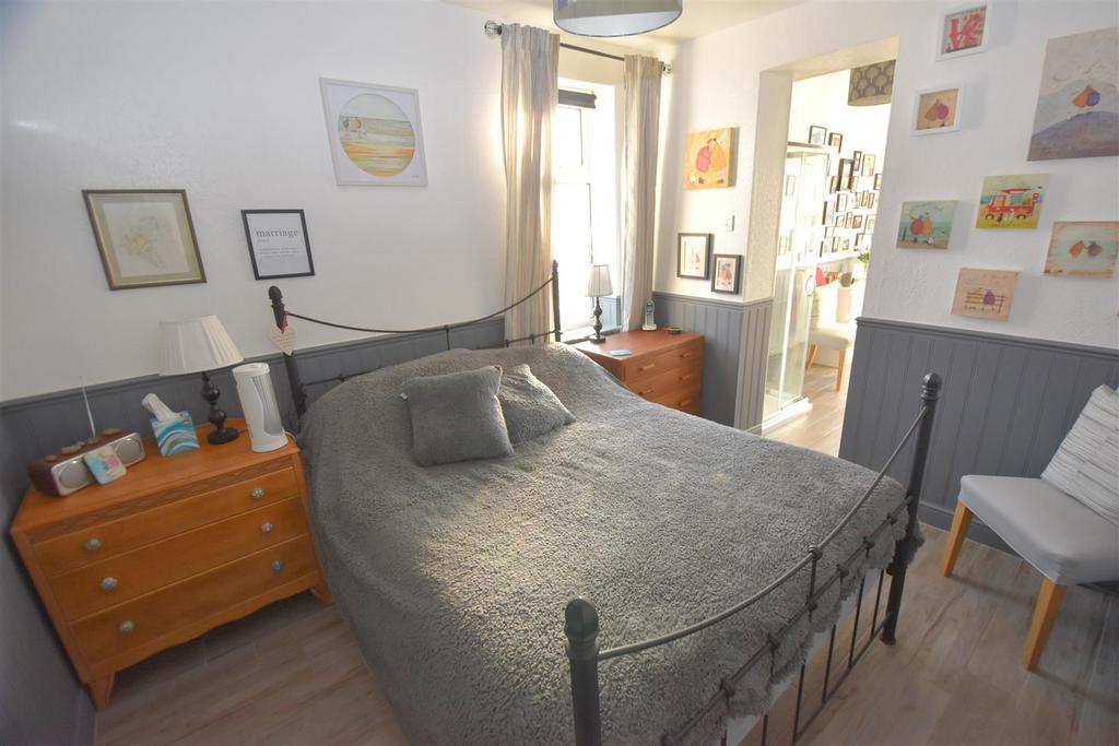 Bed1a.JPG
