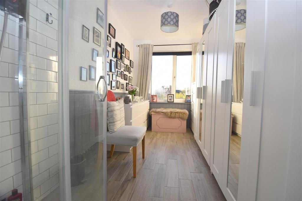 Ensuite2.JPG