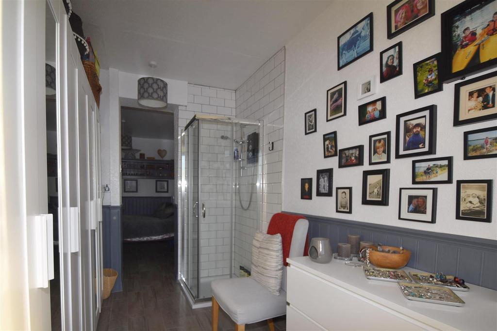 Ensuite1.JPG