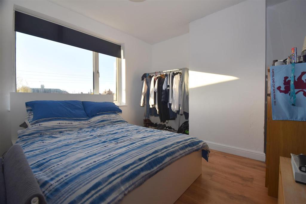 Bed2.JPG