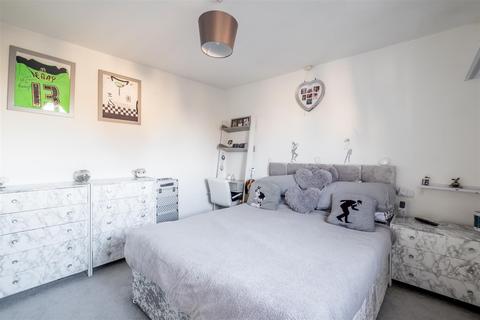 1 Green End, Brighouse, HD6 1JF
