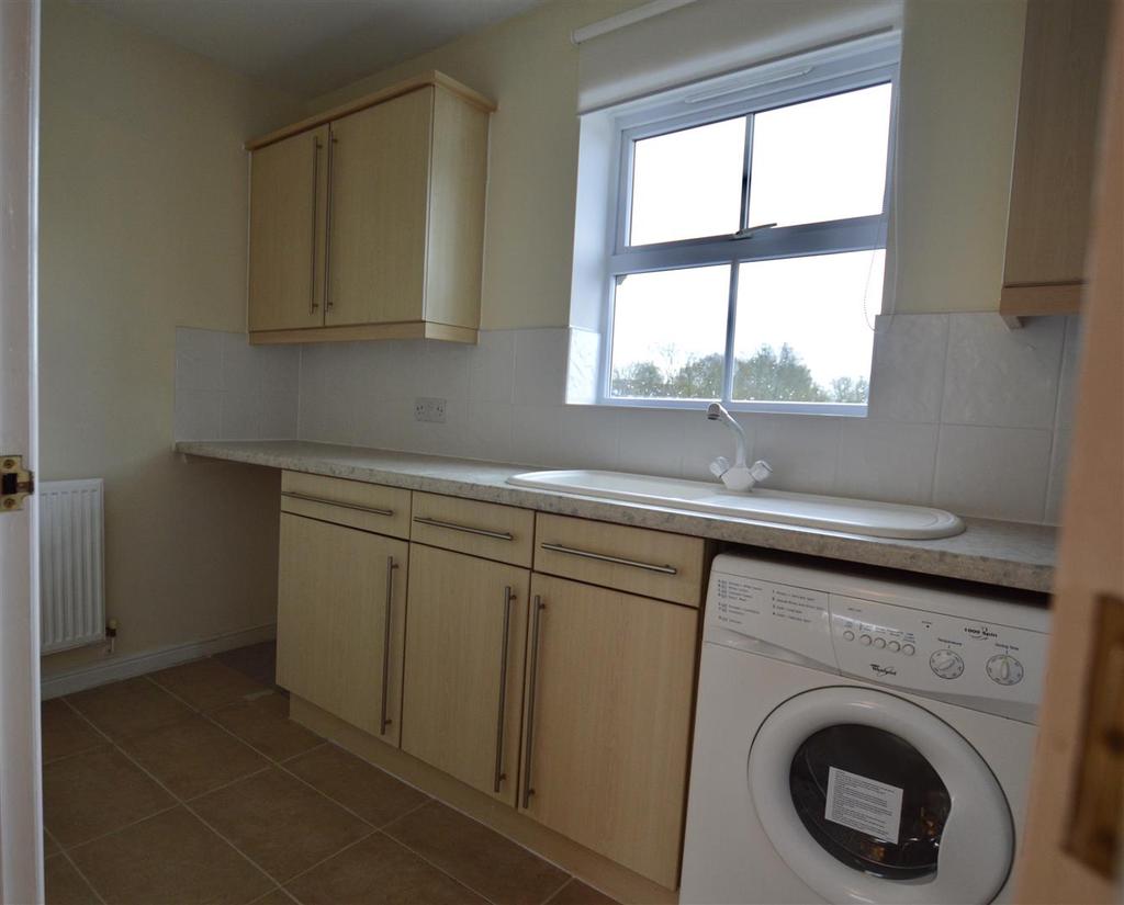Waggoner Close, Swindon 2 bed coach house £850 pcm (£196 pw)