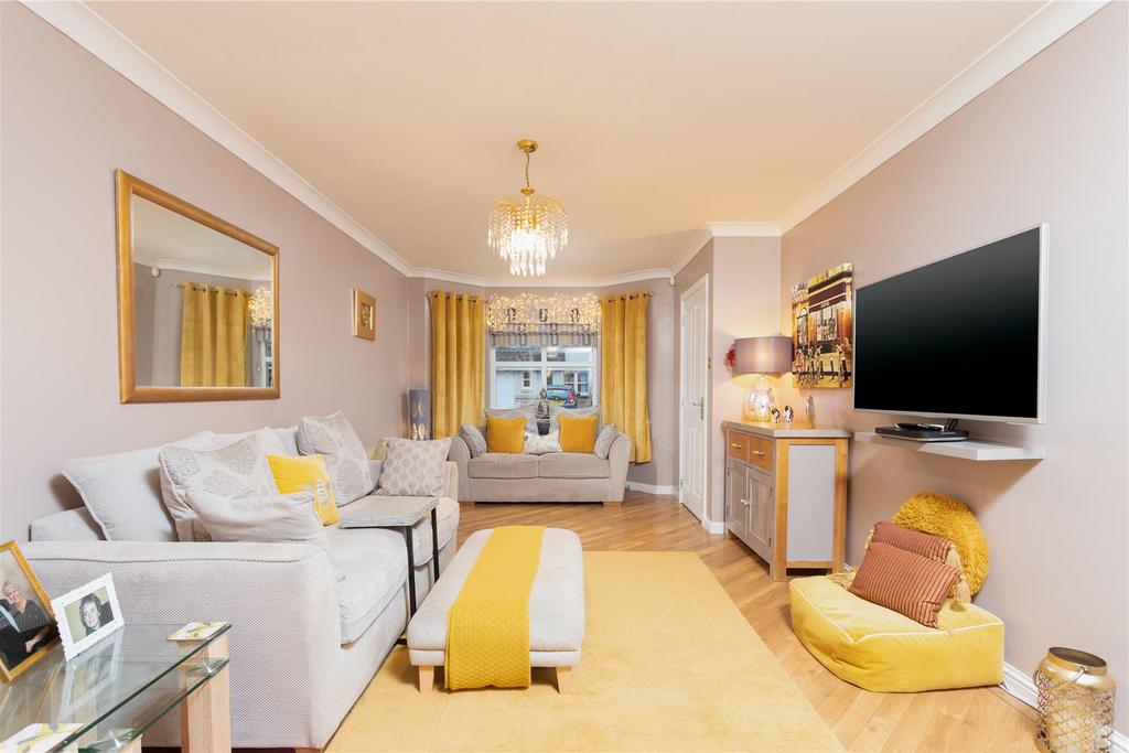 Cooper Drive, Perth 4 bed house £267,000