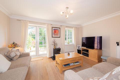 18 Willow Close, Banstead, SM7 1BN
