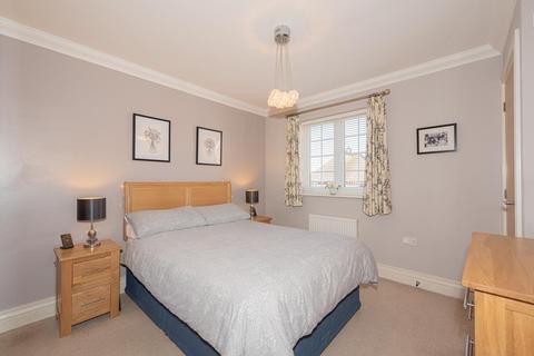 18 Willow Close, Banstead, SM7 1BN