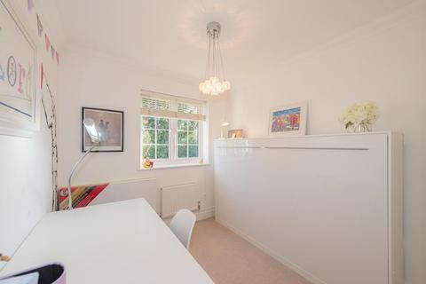 18 Willow Close, Banstead, SM7 1BN