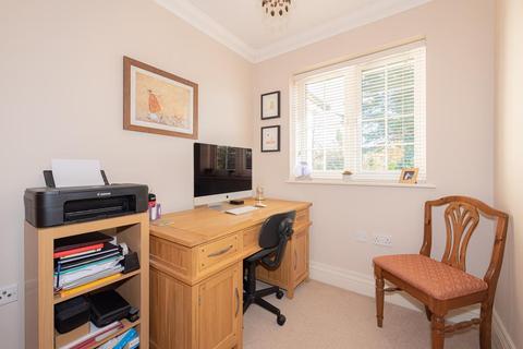 18 Willow Close, Banstead, SM7 1BN