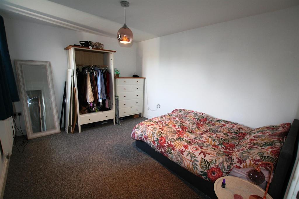 Meadowsuitehouse,5bed1.JPG