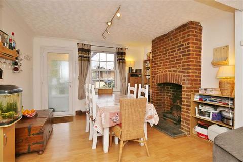 5 Kent Terrace, Meopham, Gravesend, DA13 0AW