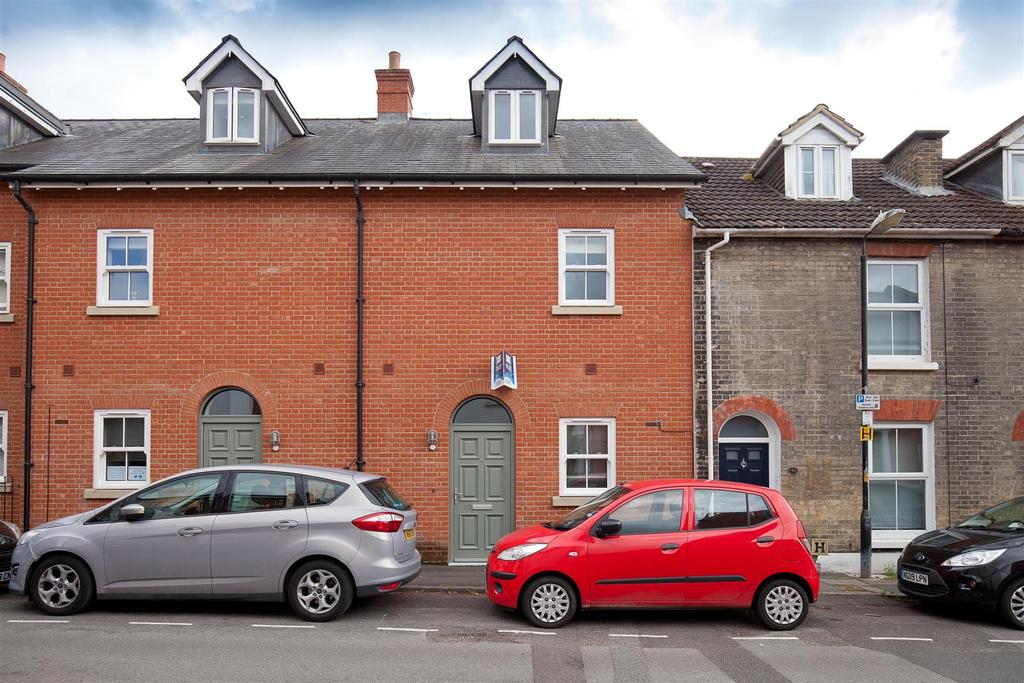 Salt Lane, Salisbury 3 bed townhouse - £1,500 pcm (£346 pw)