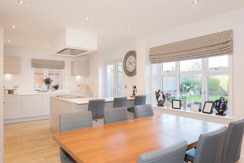 8 Halliday Close, Epsom, KT17 1AZ