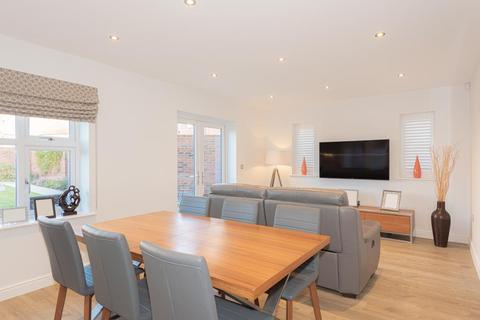 8 Halliday Close, Epsom, KT17 1AZ