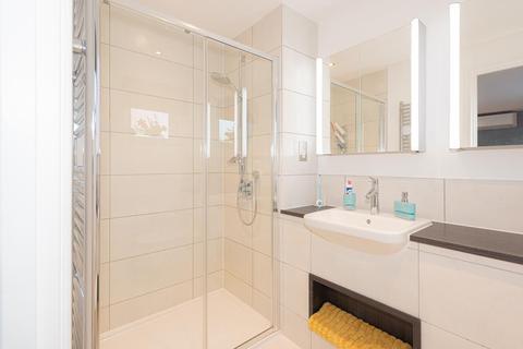 8 Halliday Close, Epsom, KT17 1AZ