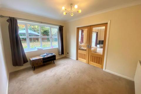 4 Copperbeech Close, Manchester, M22 4WP