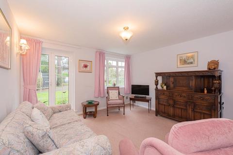 2 bedroom flat for sale - Freshmount Gardens, Epsom