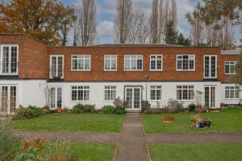 6 Freshmount Gardens, Epsom, KT19 8RF