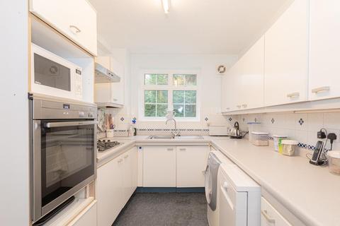 6 Freshmount Gardens, Epsom, KT19 8RF