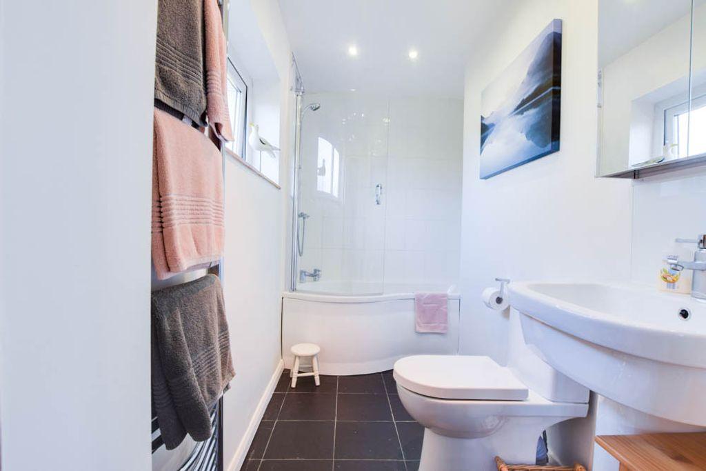 Ensuite to Bed 1