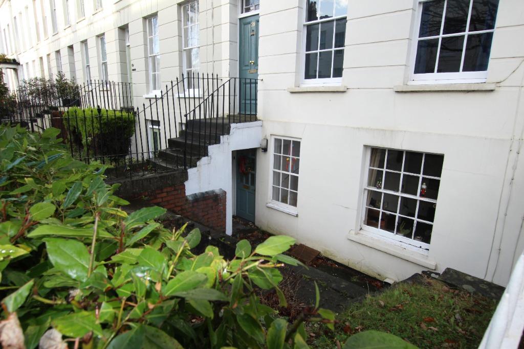 Prestbury Road, Cheltenham, GL52 1 bed flat £650 pcm (£150 pw)
